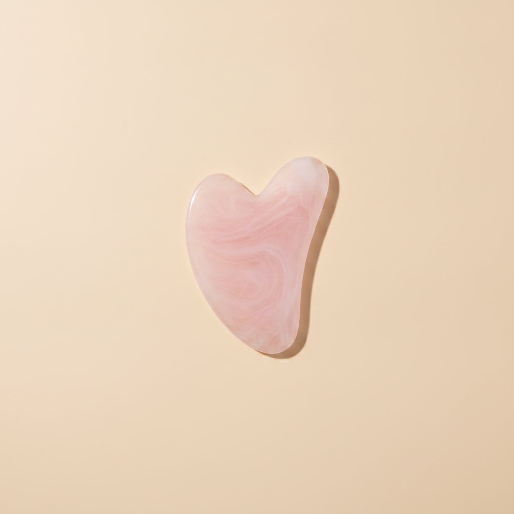 Gua sha viso rosa in quarzo rosa per il massaggio facciale Nuvia